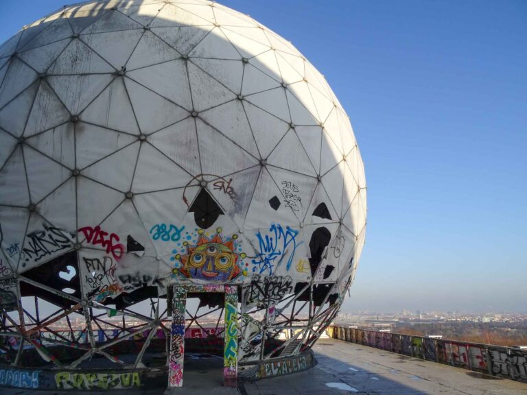 Auf dem Teufelsberg befindet sich eine ehemalige Abhörstation. Foto: Lisa Freudlsperger