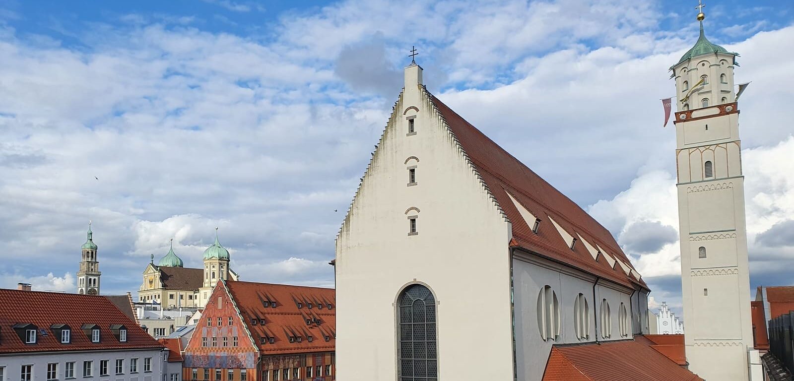 Mehr über den Artikel erfahren Augsburg: Von Handelsprofis, Marionetten und Panthern auf Eis