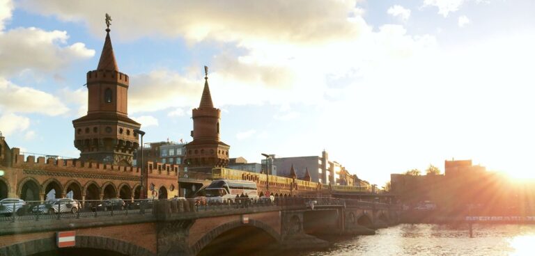 Die Oberbaumbrücke in Berlin. Foto: Lisa Freudlsperger