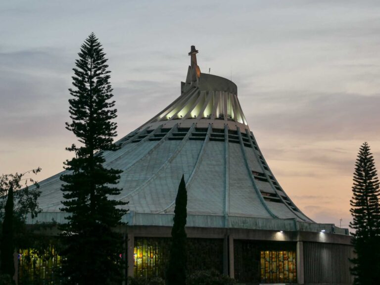 Modernes Kirchengebäude der Basilica in Mexiko-Stadt Foto: Lisa Freudlsperger