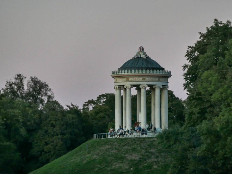 Monopteros im Englischen Garten in München Foto Lisa Freudlsperger