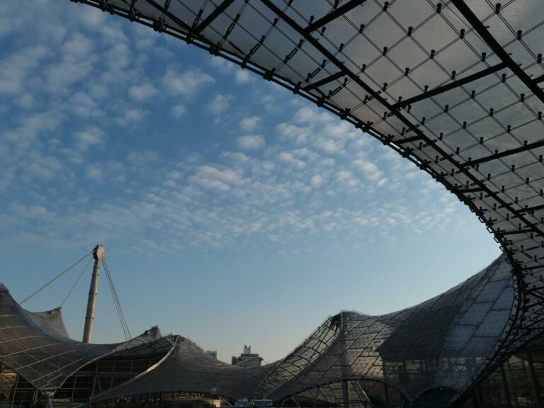 Das Dach des Olympiaparks in München Foto: Lisa Freudlsperger